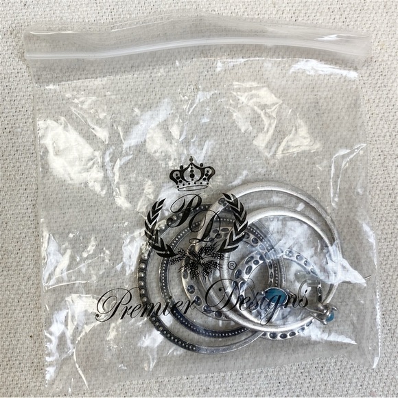 Premier Designs “Around Town” antique matte silver plated earrings - Picture 4 of 4